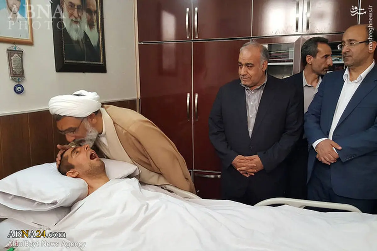 عیادت وزیر دادگستری از یک شهید زنده/عکس