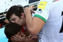 بوسه سردار آزمون بر صورت هانی نوروزی/عکس