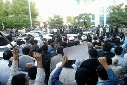 تجمع معترضان برگزاری کنسرت مقابل استانداری بوشهر/ تصاویر