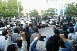 تجمع معترضان برگزاری کنسرت مقابل استانداری بوشهر/ تصاویر
