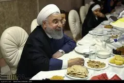 حواشی حضور روحانی در ضیافت افطار با مددجویان/تصاویر