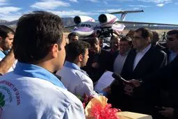 تصویری از وزیر بهداشت در مرز مهران/ استقرار پایگاه‌های بهداشتی در مرزها