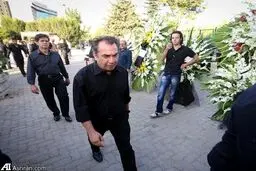 سيامک انصاري به سوگ پدر نشست +عکس