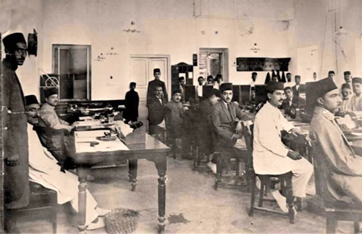 کارمندان مخابرات در سال 1304 / عکس