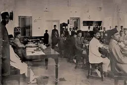 کارمندان مخابرات در سال 1304 / عکس