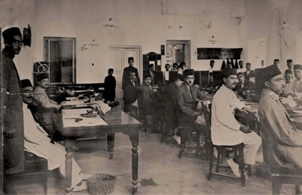 کارمندان مخابرات در سال 1304 / عکس