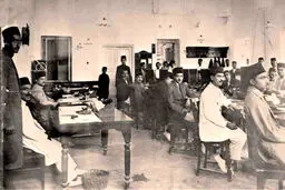 کارمندان مخابرات در سال 1304 / عکس