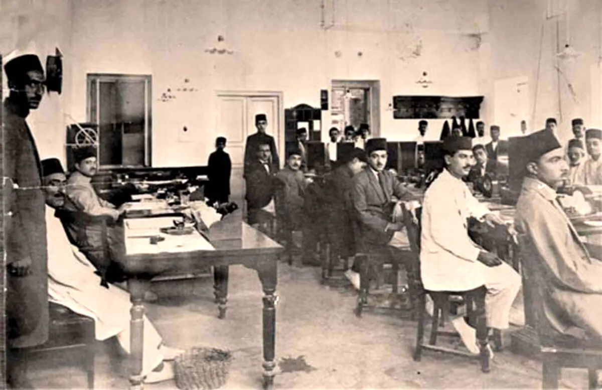 کارمندان مخابرات در سال 1304 / عکس