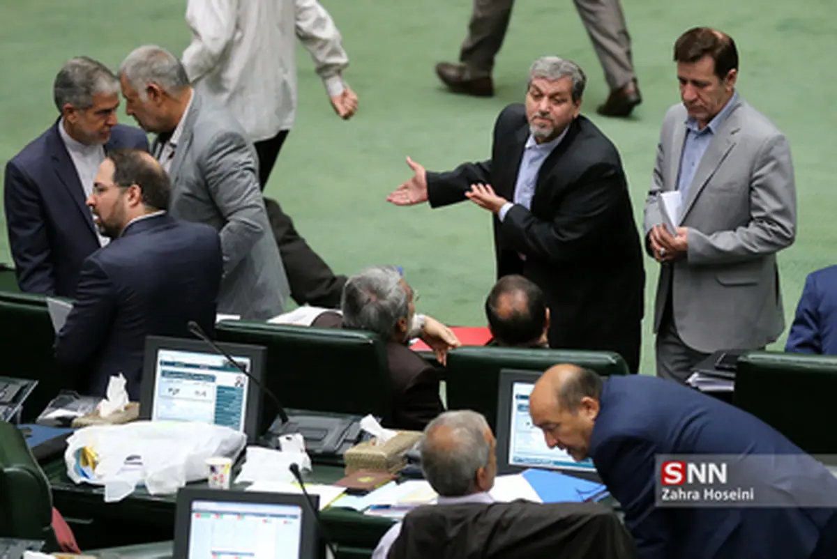 تصاویر: حاشیه های امروز صحن علنی مجلس شورای اسلامی