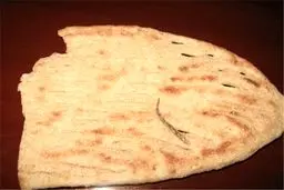 پیدا شدن دم مارمولک در نان/تصاویر