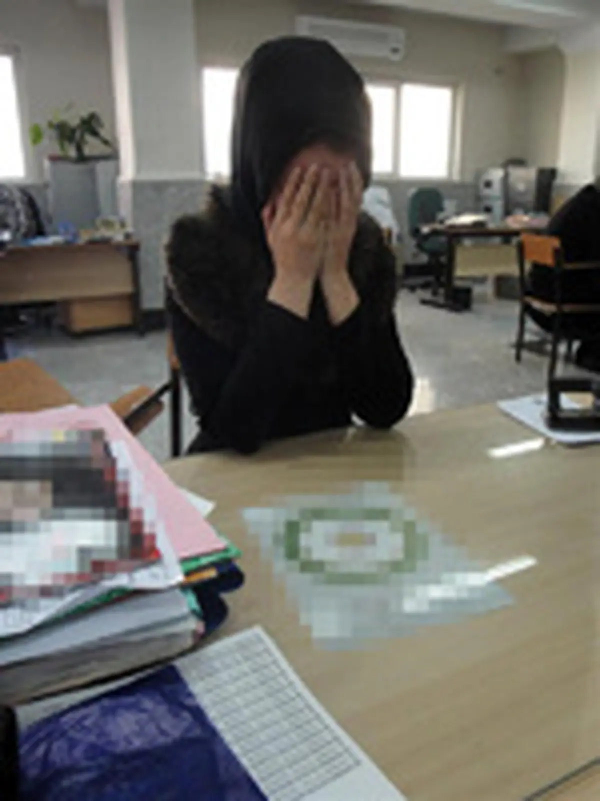 دستگیری فال‌گیر 800 میلیونی+ عکس