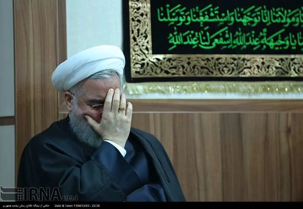 اشک‌های روحانی در عزاداری ایام فاطمیه/ عکس