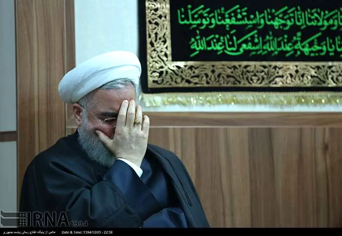 اشک‌های روحانی در عزاداری ایام فاطمیه/ عکس