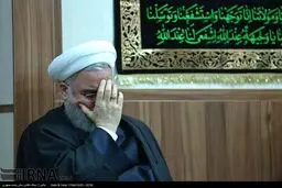 اشک‌های روحانی در عزاداری ایام فاطمیه/ عکس