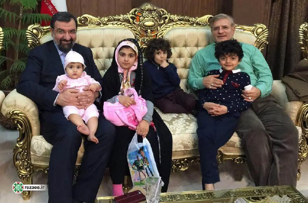 محسن رضایی در کنار نوه‌هایش/ عکس