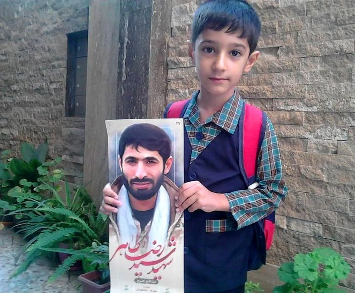 "محمد" امروز بدون بابا به مدرسه رفت / عکس