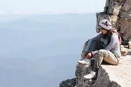 عکسی از یک چهره سینمایی در موقعیت خطرناک
