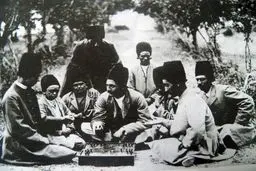بازی شبیه شطرنج در زمان قاجار/عکس