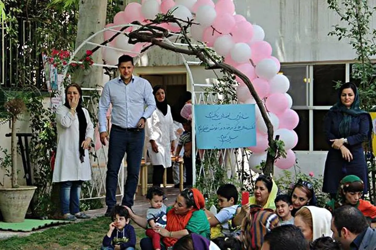 عکس/ علی دایی در مهد کودک دخترش