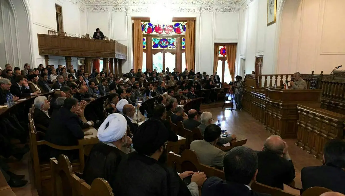 سردار سلیمانی در جمع حامیان لاریجانی/ عکس