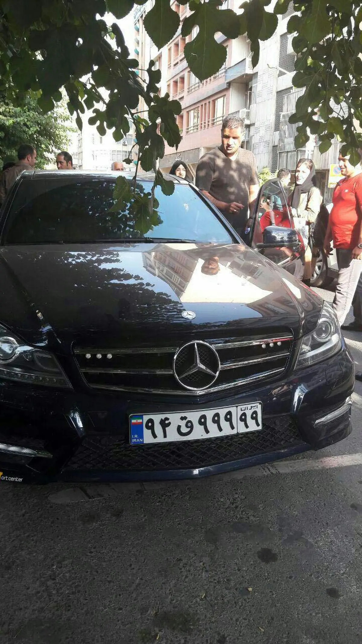 ماشین خاص علی دایی و پلاک جالبش/ عکس