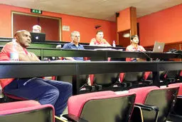 کی‌روش و دستیارانش از صبح تا شب چه‌کار می‌کنند؟