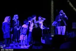 مهدی یراحی برای کودکان کار خواند/تصاویر