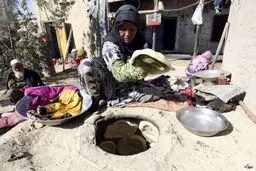 پخت نان سنتی در افغانستان/عکس