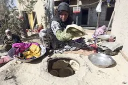 پخت نان سنتی در افغانستان/عکس