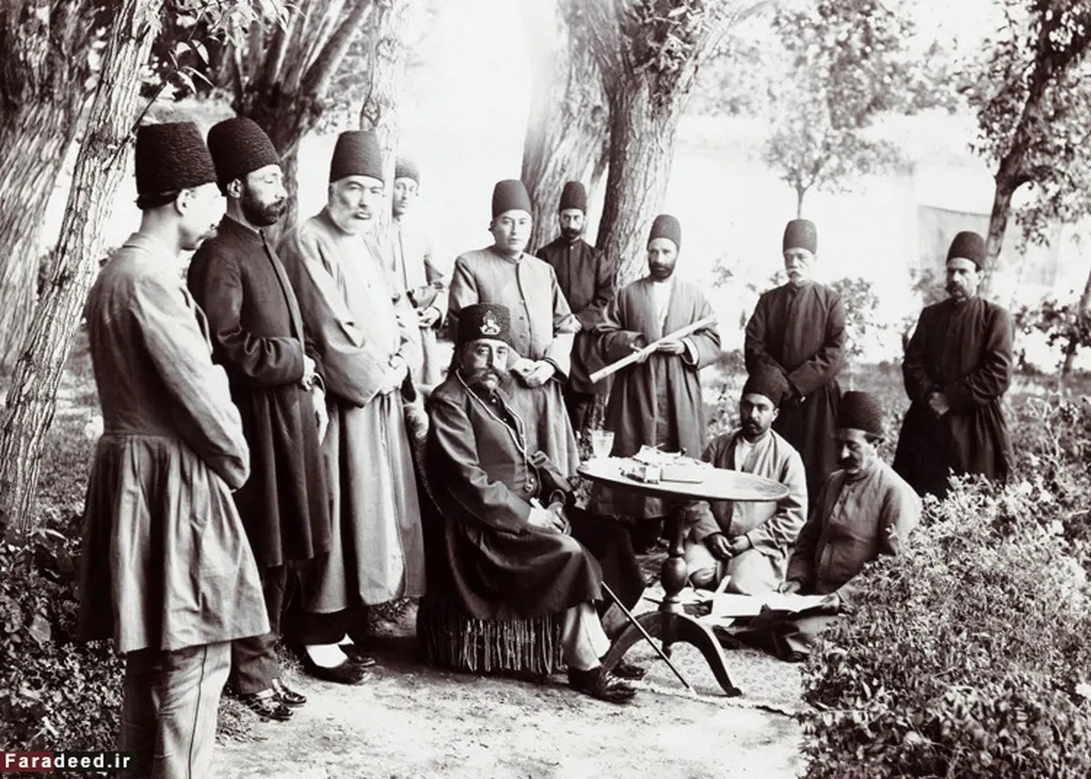 عریضه‌خوانی برای مظفرالدین‌شاه/عکس