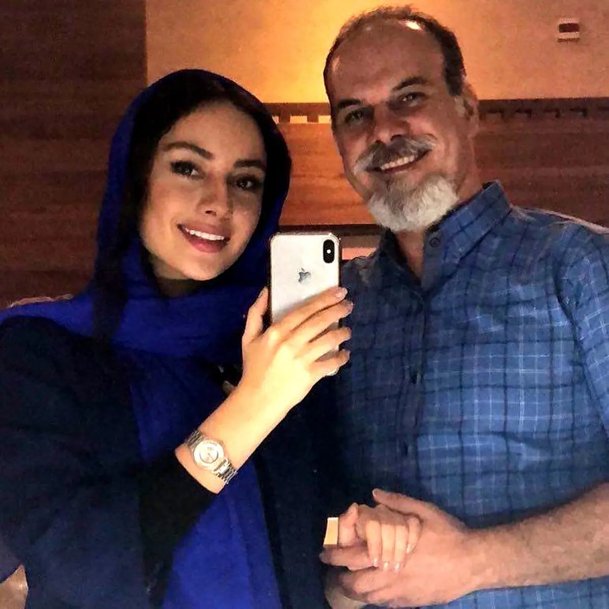 سلفى ترلان پروانه در كنار پدرش/عکس