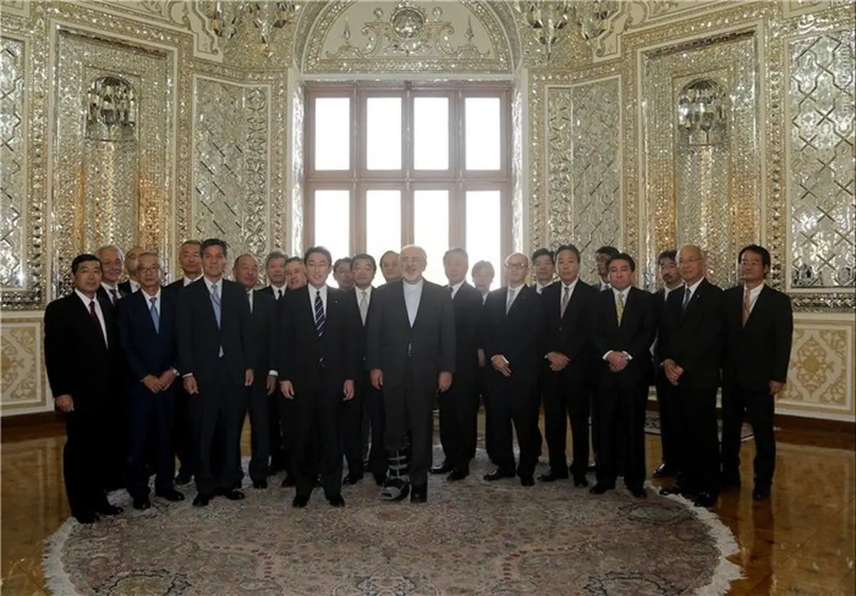 عکس/ نظم ژاپنی‌ها برای دست‌ دادن با ظریف