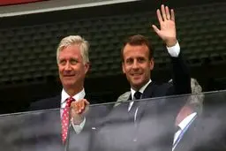 تصویری از امانوئل مکرون در حال تماشای بازی فرانسه - بلژیک