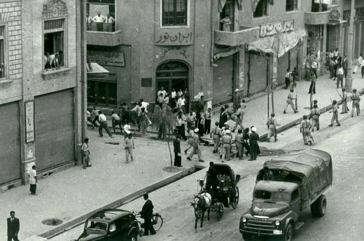 تصویری قدیمی از خیابان جمهوری/عکس