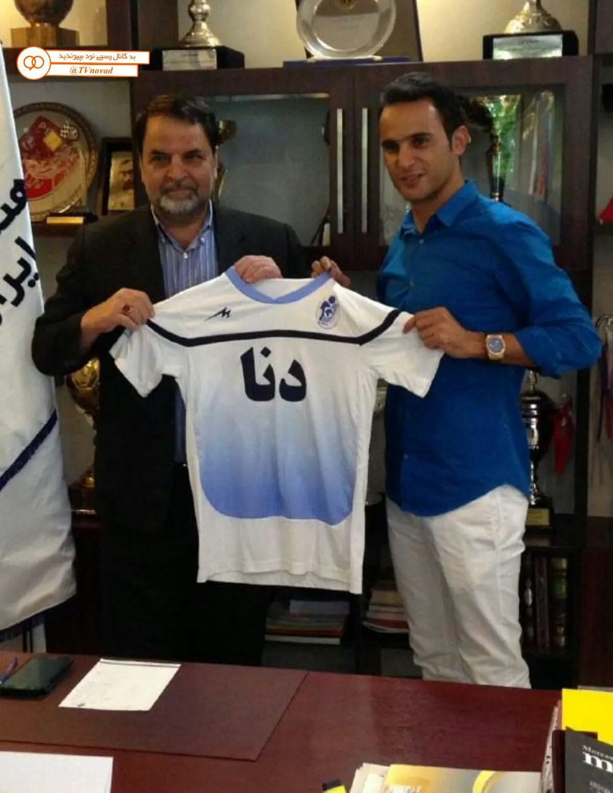 عکس یادگاری آرش برهانی با پیراهن تیم جدیدش