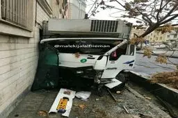 تصادف عجیب یک کامیونت با ۵ خودرو در سعادت‌آباد