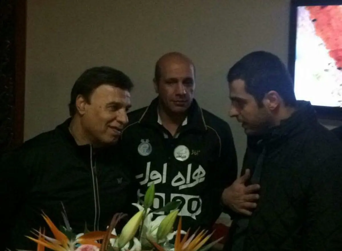 دسته گل علی ضیا برای مظلومی/عکس