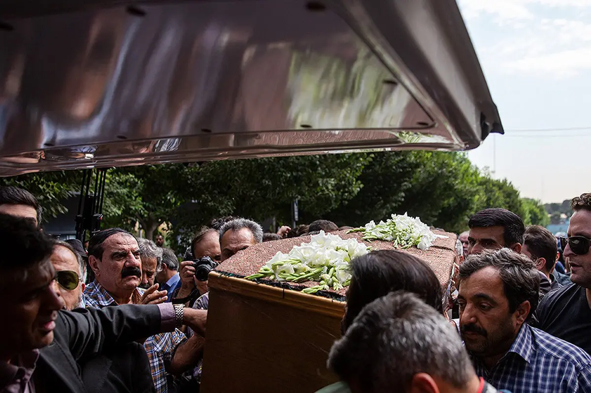 تشییع پیکر داریوش اسدزاده