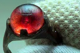 انگشتر هزارساله‌ مزین به نام الله/تصاویر