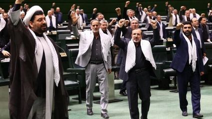 لحظه مرگ بر آمریکا و مرگ بر اسرائیل گفتن نمایندگان مجلس