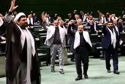 لحظه مرگ بر آمریکا و مرگ بر اسرائیل گفتن نمایندگان مجلس