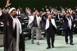 لحظه مرگ بر آمریکا و مرگ بر اسرائیل گفتن نمایندگان مجلس