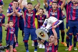 جام قهرمانی لالیگا بر فراز دستان ژاوی/تصاویر