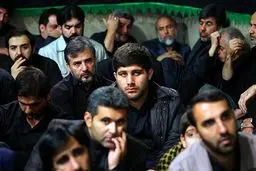 عکس/ بازیگر معروف در عزاداری شام غریبان بیت رهبری