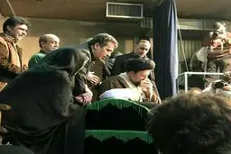 گریه‌های سید حسن بر تابوت آیت‌الله هاشمی/ عکس