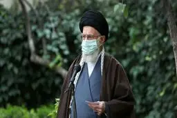 کاشت نهال توسط رهبر انقلاب در هفته منابع طبیعی+عکس‌ها