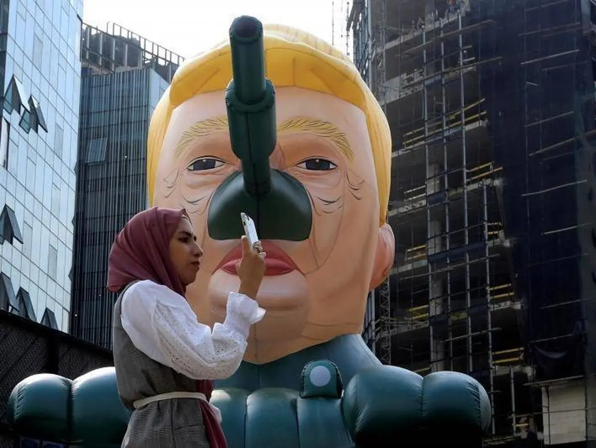 تصاویری جالب از تانک ترامپ در لبنان