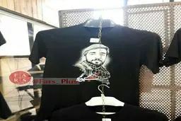 تصویر شهید حججی بر روی پیراهن های عزاداری محرم/عکس