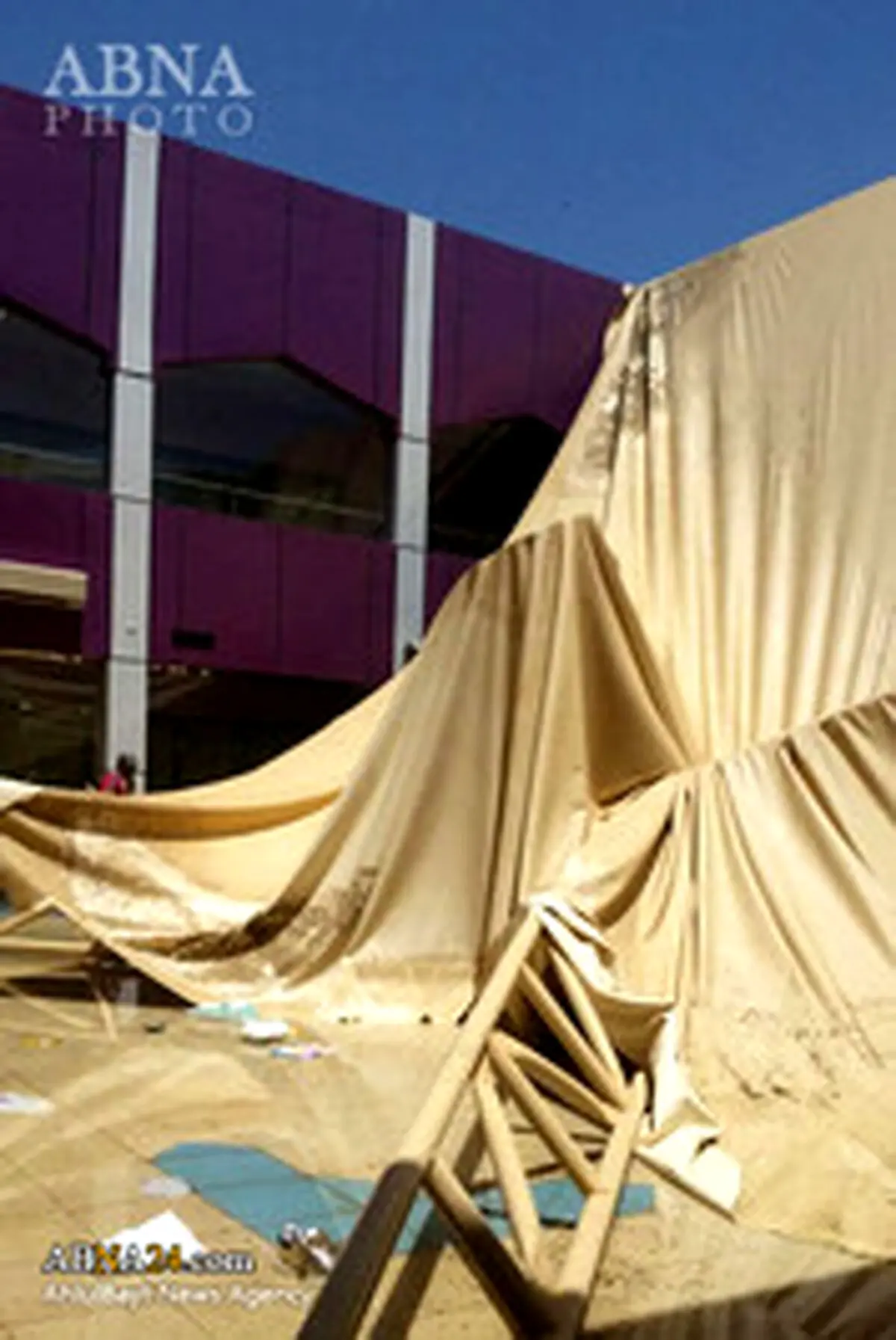 سقوط چتر سایبان جان دانش‌آموز را گرفت/ تصاویر