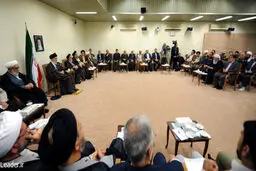 تصاویر دیدار اعضاي ستاد کنگره گرامیداشت شهدای پیشمرگان مسلمان کُرد با رهبر انقلاب